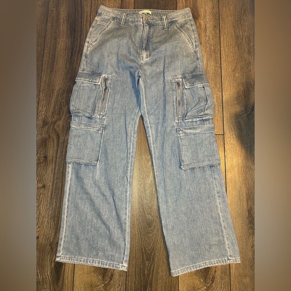 GUESS Cargo Jeans 29x30 – Light Wash Denim, Multi-Pocket, Zipper Detail - Picture 2 of 13